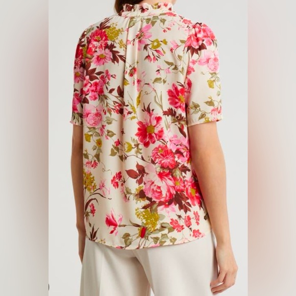 BNWT ($68USD) T TAHARI Ivory/Pink Floral Print Blouse - Picture 2 of 2